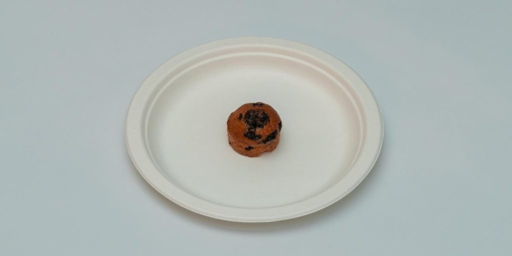 a bigger plate can leave the same dessert looking abandoned and unappetizing